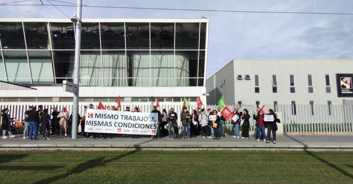 Trabajadores de CHIP se concentran frente a la sede de Aragn TV (Fuente Arainfo)