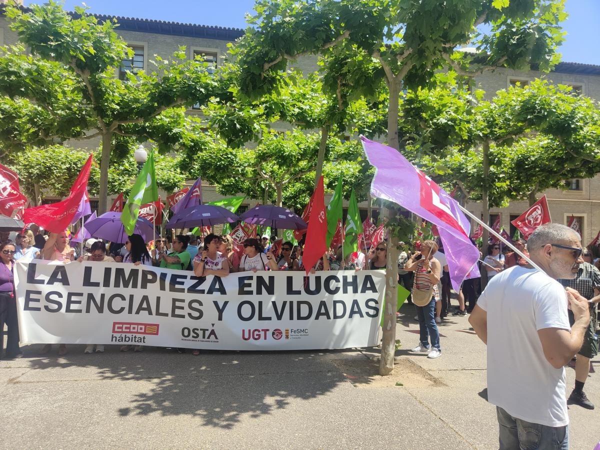 Imagen de la concentración frente al edificio Pignatelli