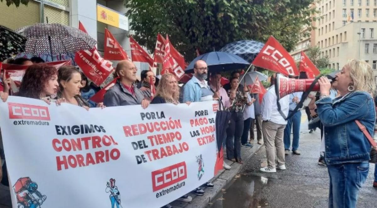 CCOO incide en que el 39% del total de horas extra realizadas en España no se cotizan, ni se pagan, ni se compensan con descanso.