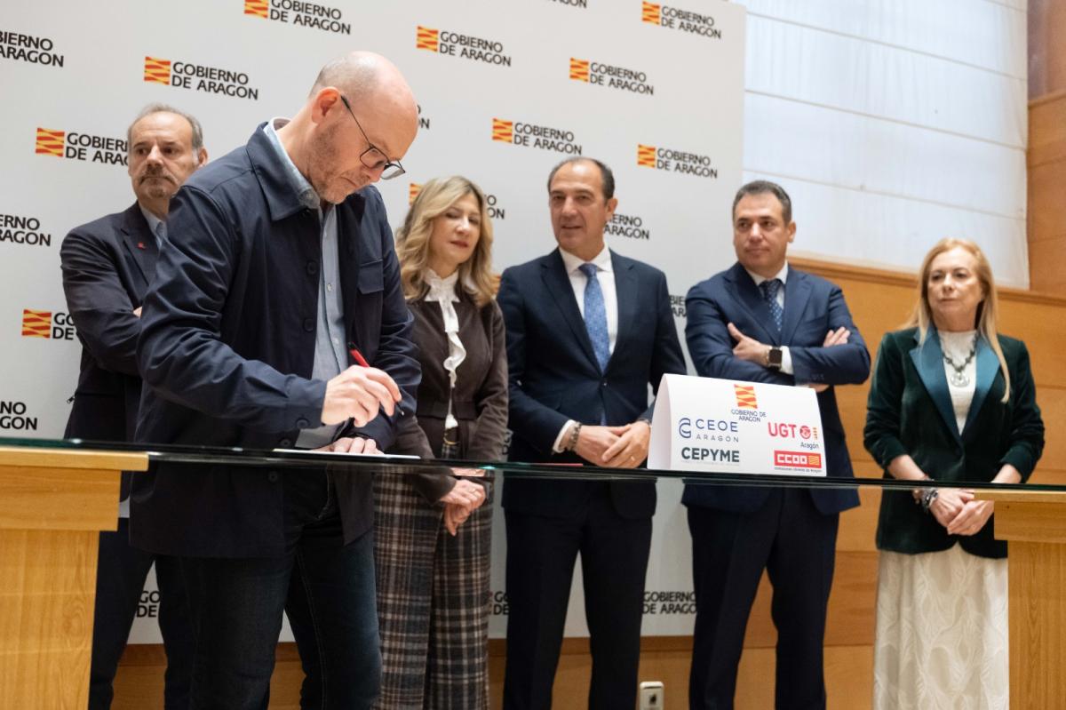 Manuel Pina en la firma