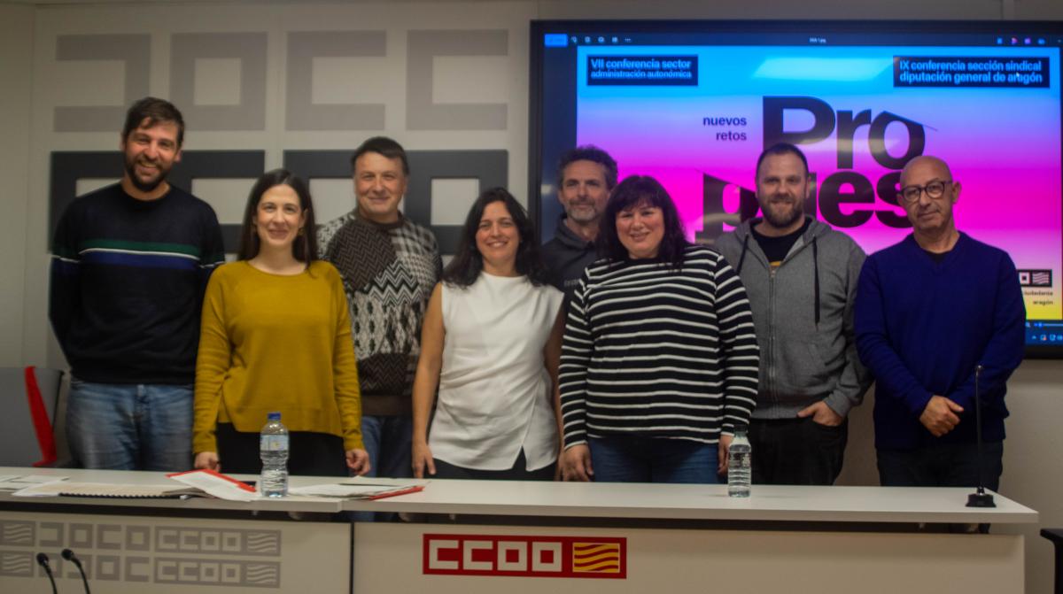 Tania Gonzlez, en el centro (de blanco), junto al equipo que dirigir la Seccin Sindical de la DGA y el Sector Autonmico