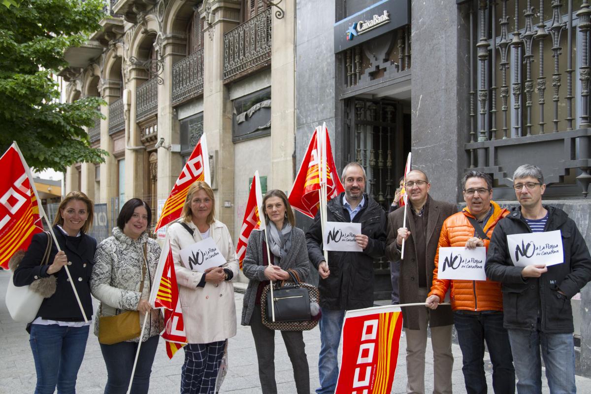 Concentracin en Zaragoza contra las medidas impuestas en el ERE de Caixabank.