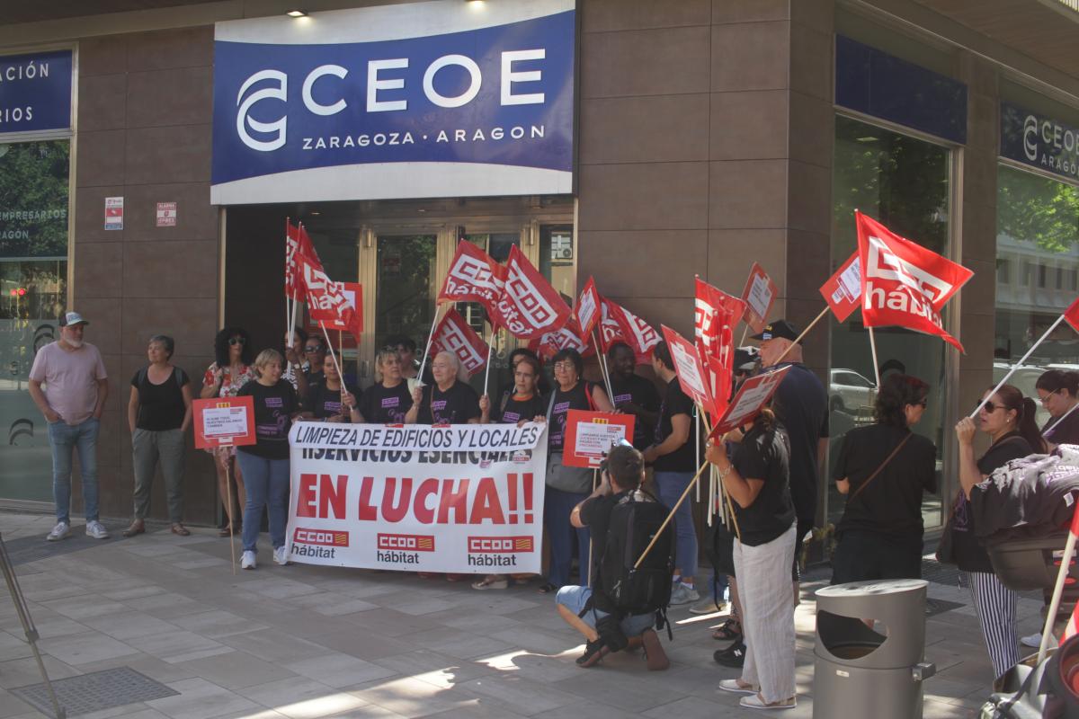 Concentración frente a la CEOE