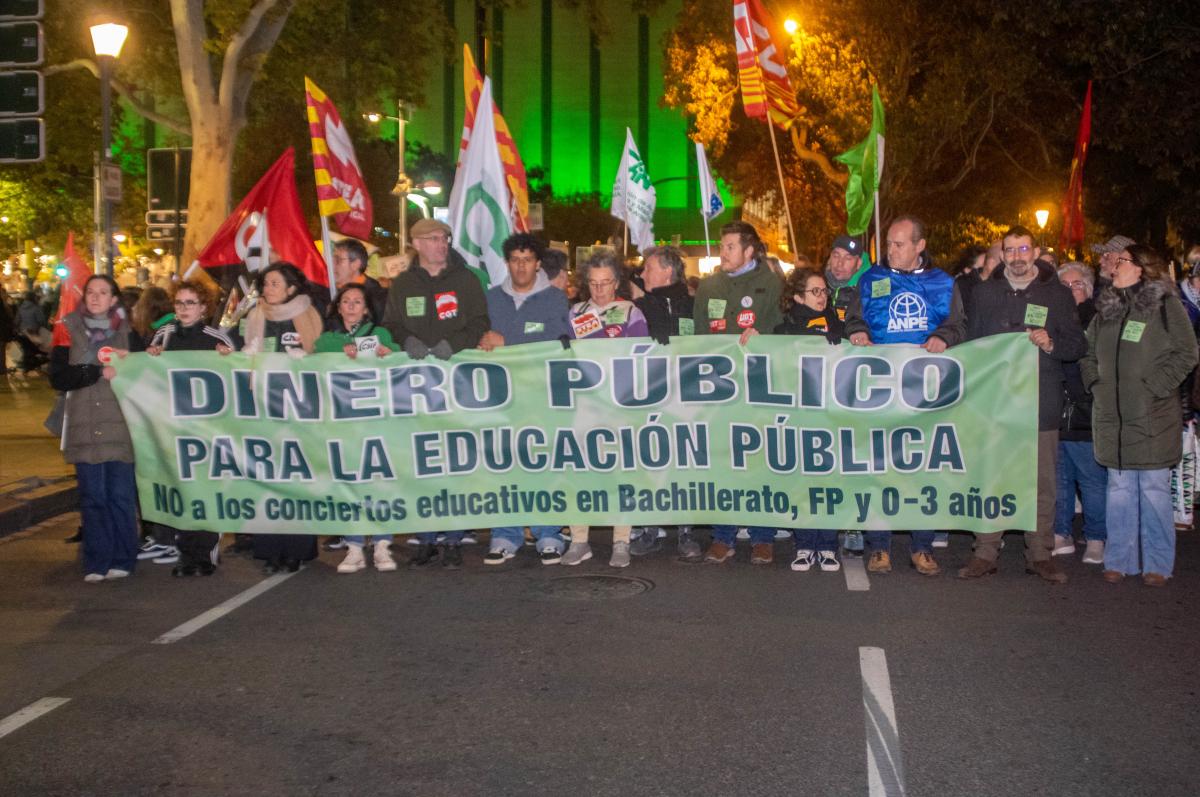 Manifestación en defensa de la enseñanza pública